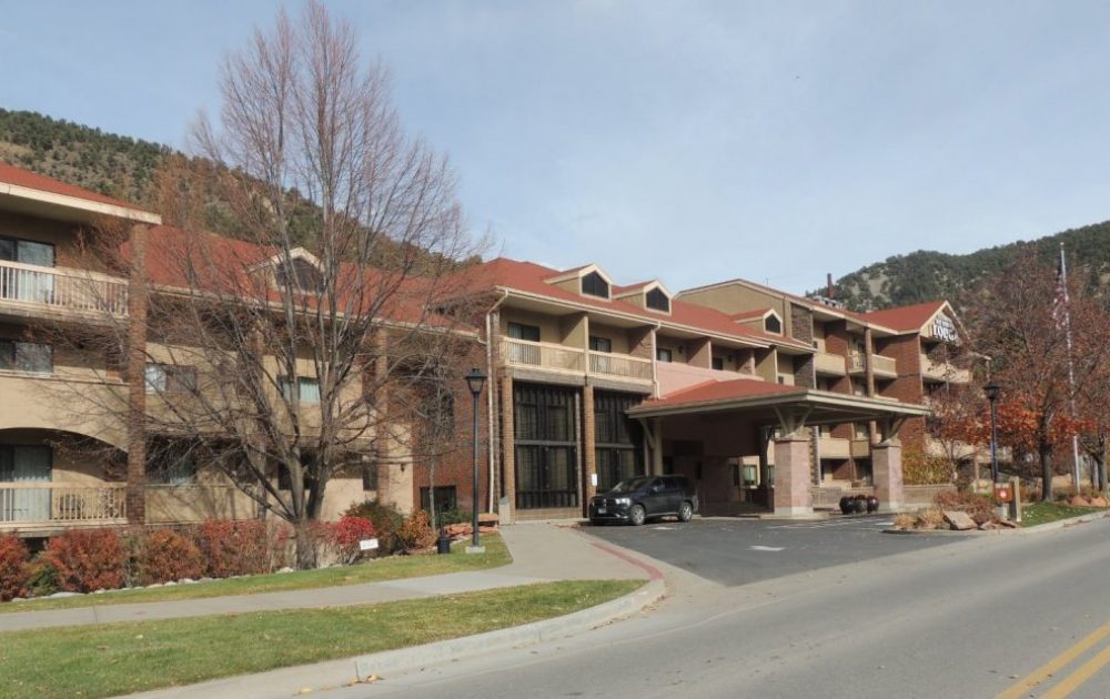 Glenwood Hot Springs Lodge